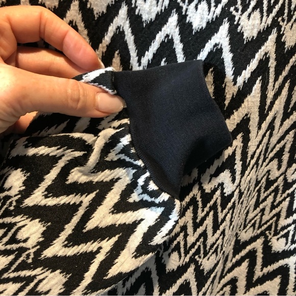 Topman black and whit zig zag graphic sweatshirt contrast trim size M - Picture 3 of 8